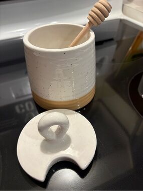 Ceramic Honey Jar with Lid and Dipper - Cream and Tan